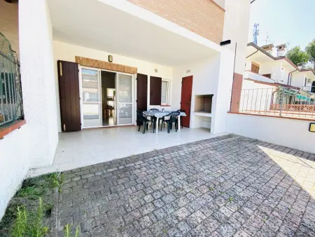 Moderne Villa mit Terrasse, Grill, Privatgarten, Maison 4 personnes à Comacchio - Photo 1