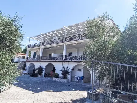 Quadrilocale in villa con piscina, Appartement 8 personnes à Peschici - Photo 2