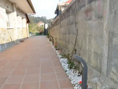 Sehr helle Villa in Strandnähe mit großem Garten und überdachter Terrasse - Photo 11