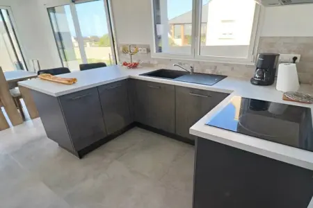 341805, Maison de vacances à Plouhinec avec terrasse - Photo 9