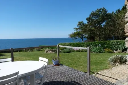 413194, Maison de vacances à Plouhinec avec terrasse - Photo 1