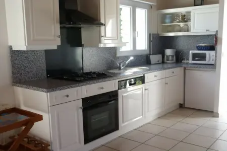 413194, Maison de vacances à Plouhinec avec terrasse - Photo 5