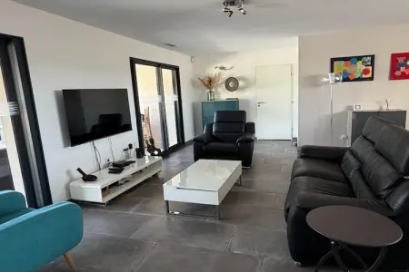 Sorgue 9, Villa avec piscine et jacuzzi près de Châteauneuf-du-Pape – 8 personnes - Photo 2