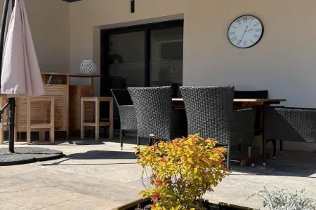 Sorgue 9, Villa avec piscine et jacuzzi près de Châteauneuf-du-Pape – 8 personnes - Photo 4