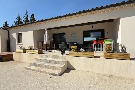 Sorgue 9, Villa avec piscine et jacuzzi près de Châteauneuf-du-Pape – 8 personnes - Photo 6