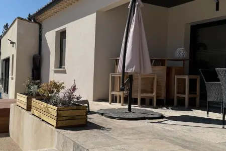 Sorgue 9, Villa avec piscine et jacuzzi près de Châteauneuf-du-Pape – 8 personnes - Photo 7