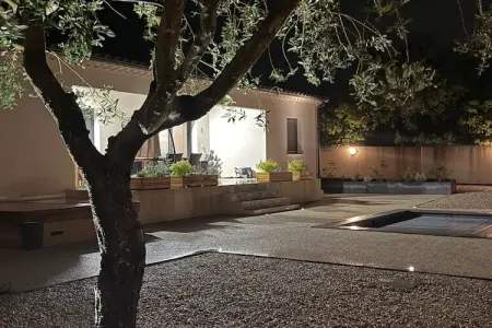 Sorgue 9, Villa avec piscine et jacuzzi près de Châteauneuf-du-Pape – 8 personnes - Photo 33