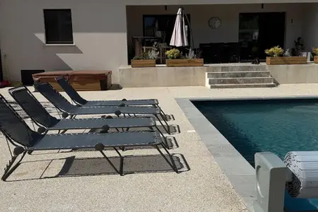 Sorgue 9-4, Villa avec piscine et jacuzzi près de Châteauneuf-du-Pape – 12 personnes - Photo 6