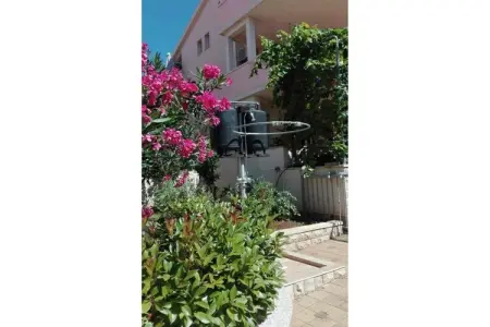 591811, Appartement à Žaborić avec balcon et Wi-Fi - Photo 1