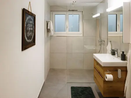 Alba Appartement/Fewo, Dusche und Bad, WC, 1 Schlafraum 2.5-Zimmerwohnung - Photo 8