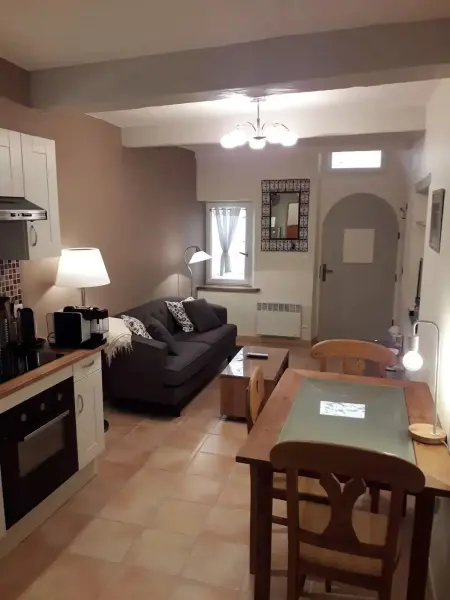 Maison charmante Bagnols-en-Forêt 57 m² avec parking - Photo 2