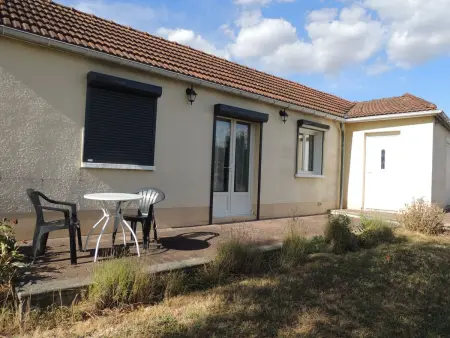 Maison confortable Saint-Sulpice-les-Feuilles 40 m² jardin - Photo 9