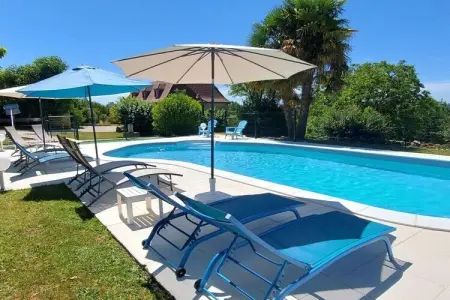 637122, Maison de vacances à Vézac avec Wi-Fi et parking - Photo 1