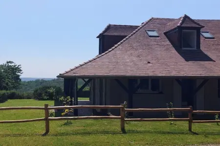 637122, Maison de vacances à Vézac avec Wi-Fi et parking - Photo 2