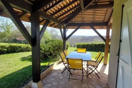 637122, Maison de vacances à Vézac avec Wi-Fi et parking - Photo 5