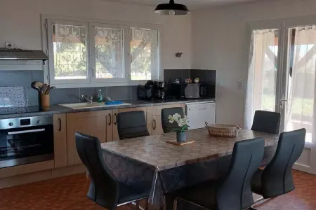 637122, Maison de vacances à Vézac avec Wi-Fi et parking - Photo 8
