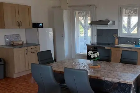 637122, Maison de vacances à Vézac avec Wi-Fi et parking - Photo 9