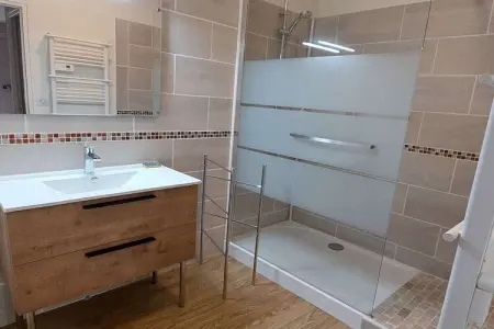 637122, Maison de vacances à Vézac avec Wi-Fi et parking - Photo 13