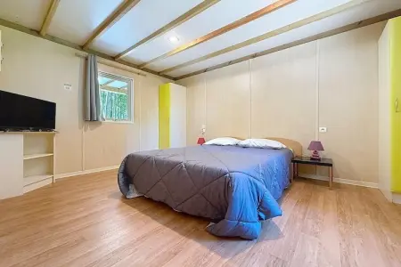 Camping Moncontour Active Park Accessible 2-Bedroom Chalet - 4 people, Chalet 2 ch. bord de lac, 4 pers. - Photo 3