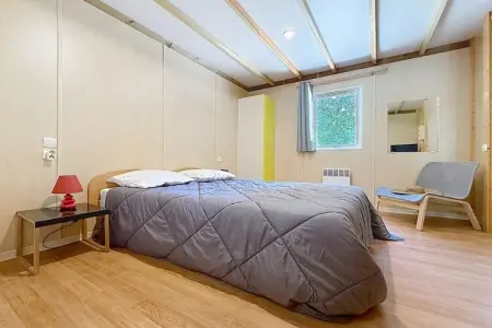 Camping Moncontour Active Park Accessible 2-Bedroom Chalet - 4 people, Chalet 2 ch. bord de lac, 4 pers. - Photo 9