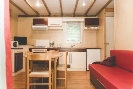 Camping Moncontour Active Park 3-Bedroom Chalet - 6/8 people, Chalet spacieux bord de lac, 8 - Photo 1