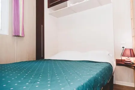 Camping Moncontour Active Park 3-Bedroom Chalet - 6/8 people, Chalet spacieux bord de lac, 8 - Photo 2