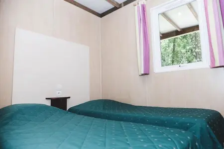 Camping Moncontour Active Park 3-Bedroom Chalet - 6/8 people, Chalet spacieux bord de lac, 8 - Photo 4