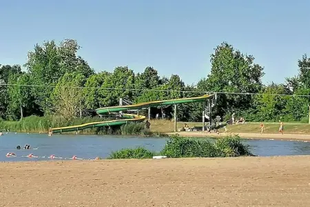 Camping Moncontour Active Park 3-Bedroom Chalet - 6/8 people, Chalet spacieux bord de lac, 8 - Photo 21