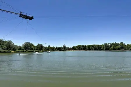 Camping Moncontour Active Park 3-Bedroom Chalet - 6/8 people, Chalet spacieux bord de lac, 8 - Photo 23