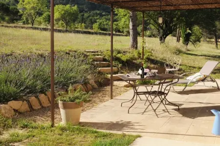 148567, Appartement de vacances à Apt avec piscine - Photo 1