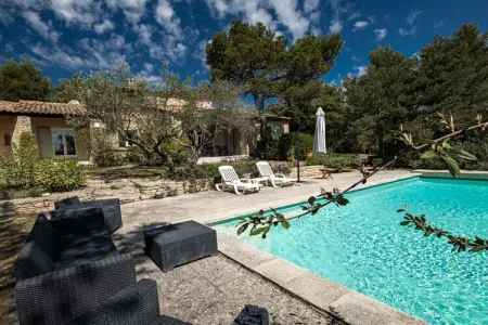 452043, Maison de vacances à Murs avec piscine - Photo 1