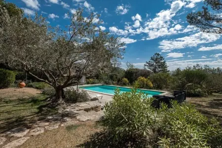 452043, Maison de vacances à Murs avec piscine - Photo 2