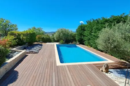 539685, Maison de vacances à Apt avec baignoire - Photo 1