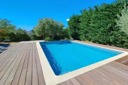 539685, Maison de vacances à Apt avec baignoire - Photo 2