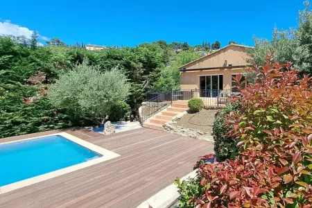 539685, Maison de vacances à Apt avec baignoire - Photo 4