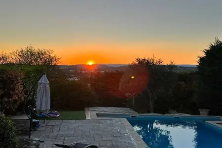 539685, Maison de vacances à Apt avec baignoire - Photo 5