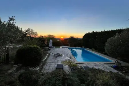 539685, Maison de vacances à Apt avec baignoire - Photo 6