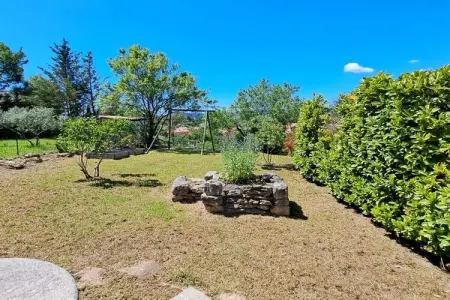 539685, Maison de vacances à Apt avec baignoire - Photo 8