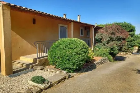 539685, Maison de vacances à Apt avec baignoire - Photo 10