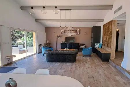 539685, Maison de vacances à Apt avec baignoire - Photo 12
