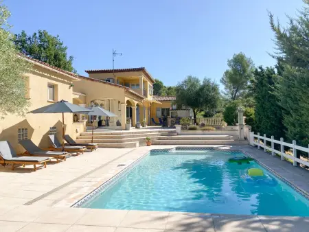 La Cayenne, Villa au calme, piscine et proche d'une village - Photo 2
