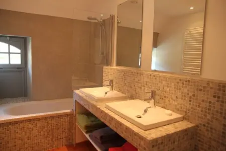 Le Vieux Tilleul du Château, Maison de vacances boutique avec piscine à Gesves - Photo 14