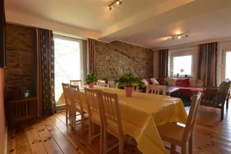 Amel 1 en 2, Belle maison de vacances à Heppenbach avec jardin - Photo 2