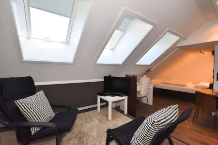 Koetshuis Studio, Demeure moderne avec barbecue à Robertville - Photo 3