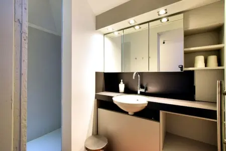 Koetshuis Studio, Demeure moderne avec barbecue à Robertville - Photo 11