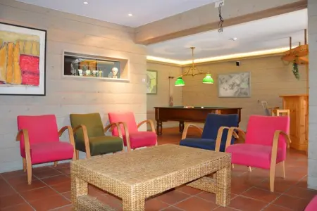 Le Milan Royal, Charmante maison de vacances en pierre avec jardin, barbecue couvert, bar et sauna à Robertville - Photo 2