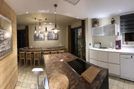 Le Milan Royal, Charmante maison de vacances en pierre avec jardin, barbecue couvert, bar et sauna à Robertville - Photo 4