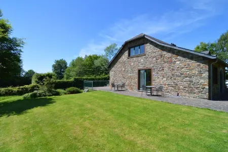 Le Milan Royal, Charmante maison de vacances en pierre avec jardin, barbecue couvert, bar et sauna à Robertville - Photo 8