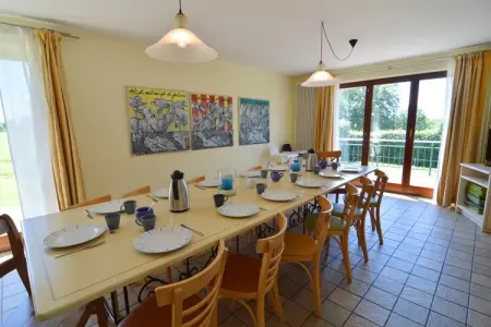 Le Milan Royal, Charmante maison de vacances en pierre avec jardin, barbecue couvert, bar et sauna à Robertville - Photo 11