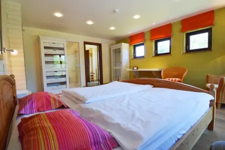 Le Milan Royal, Charmante maison de vacances en pierre avec jardin, barbecue couvert, bar et sauna à Robertville - Photo 14